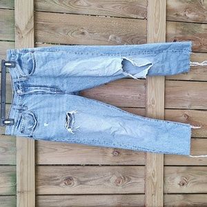 🏵️ Levis Button Fly Distressed Ankle Jeans 🏵️